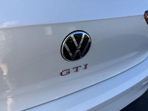 Opal White Pearl 2026 Volkswagen Golf GTI 2.0T SE