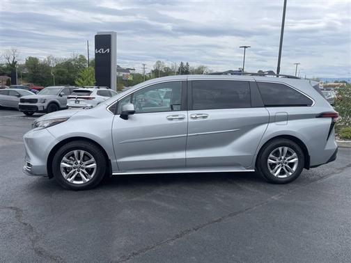 2022 Toyota Sienna XLE