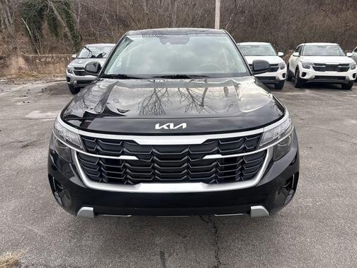 Fusion Orange 2026 Kia Seltos LX