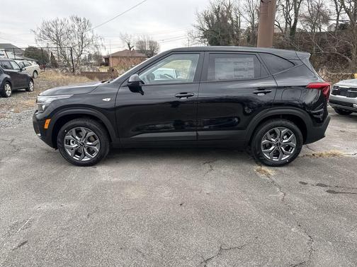 Fusion Orange 2026 Kia Seltos LX