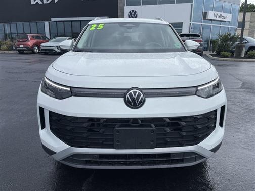 Pure White 2025 Volkswagen Tiguan 2.0T S