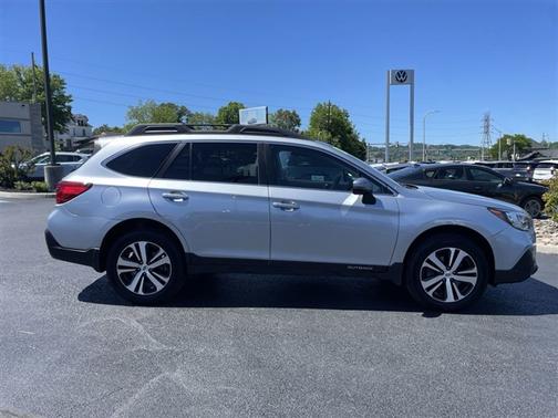 Ice Silver Metallic 2018 Subaru Outback 2.5i Limited