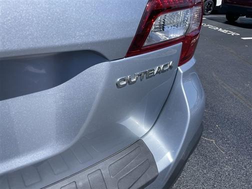 Ice Silver Metallic 2018 Subaru Outback 2.5i Limited