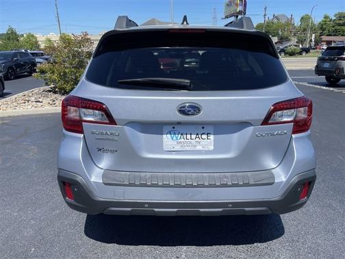 Ice Silver Metallic 2018 Subaru Outback 2.5i Limited