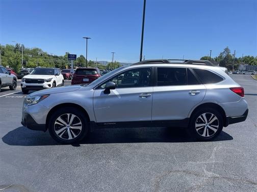 Ice Silver Metallic 2018 Subaru Outback 2.5i Limited