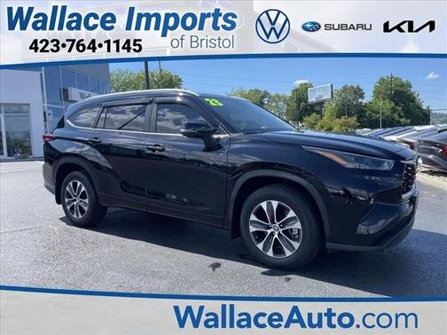 Midnight Black Metallic 2023 Toyota Highlander XLE