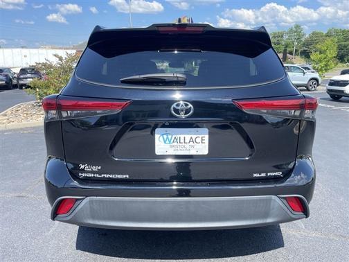 Midnight Black Metallic 2023 Toyota Highlander XLE