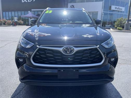 Midnight Black Metallic 2023 Toyota Highlander XLE