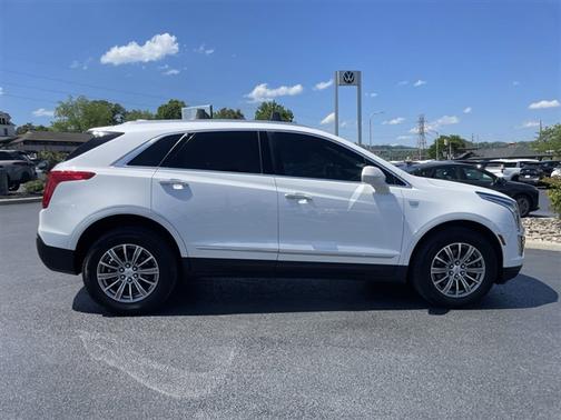 Crystal White Tri-Coat 2019 Cadillac XT5 Luxury