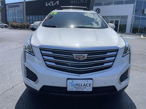 Crystal White Tri-Coat 2019 Cadillac XT5 Luxury
