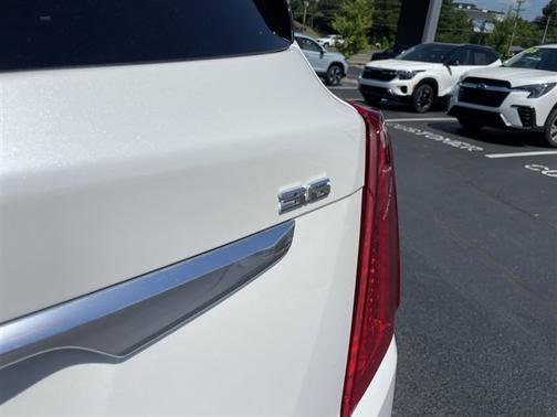 Crystal White Tri-Coat 2019 Cadillac XT5 Luxury