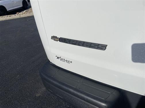 Summit White 2019 Chevrolet Express 2500 LT