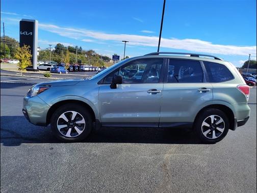 Jasmine Green Metallic 2018 Subaru Forester 2.5i