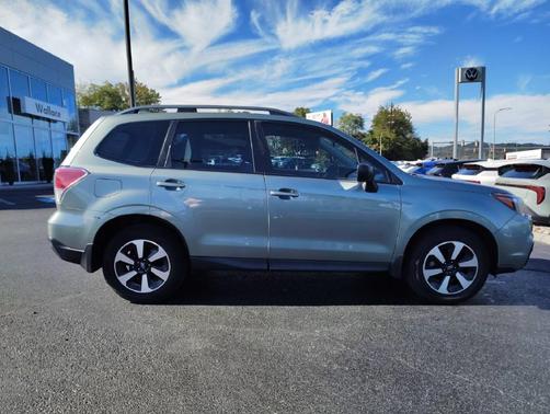 Jasmine Green Metallic 2018 Subaru Forester 2.5i
