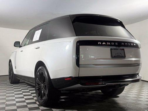 Icy White SV Bespoke Special Effect Gloss 2024 Land Rover Range Rover P530 Autobiography