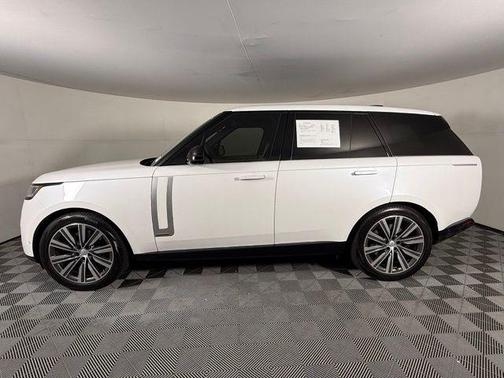 Ostuni Pearl White Premium Metallic 2025 Land Rover Range Rover P530 Autobiography