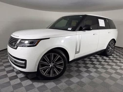Ostuni Pearl White Premium Metallic 2025 Land Rover Range Rover P530 Autobiography