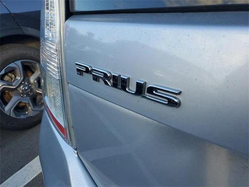 2010 Toyota Prius III