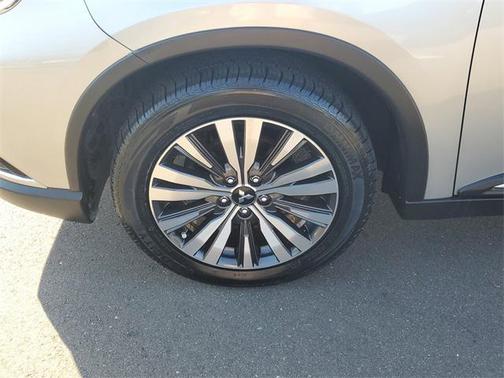 2020 Mitsubishi Outlander SE