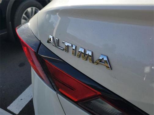 2021 Nissan Altima SR FWD