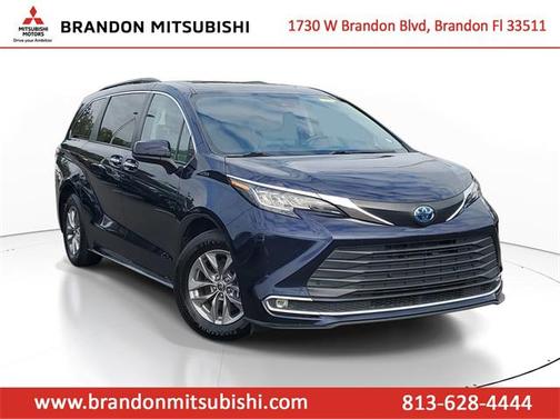 2022 Toyota Sienna XLE 8 Passenger