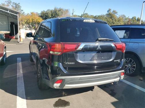 2016 Mitsubishi Outlander SE