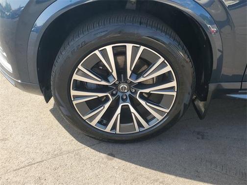 2020 Volvo XC90 T6 Momentum