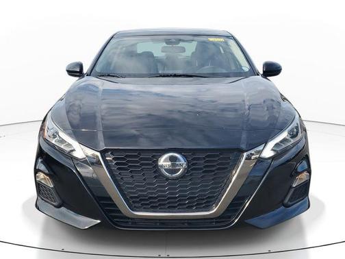 2022 Nissan Altima SR FWD