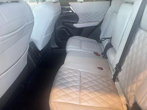 2025 Mitsubishi Outlander PHEV SEL