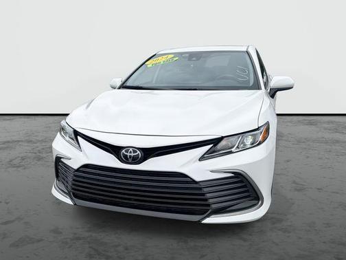 Ice Cap 2024 Toyota Camry LE