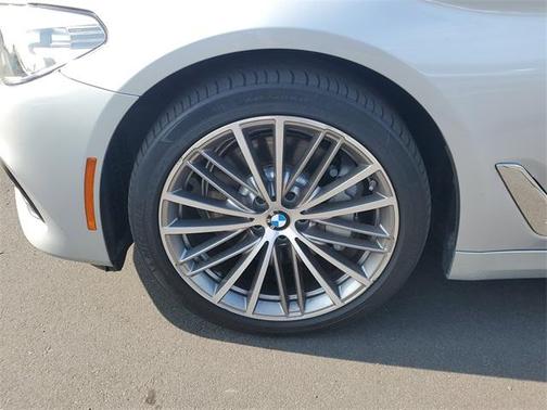 2019 BMW 530 530i