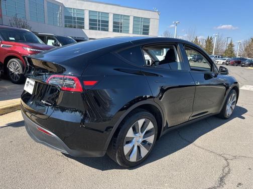 2022 Tesla Model Y Long Range Dual Motor All-Wheel Drive