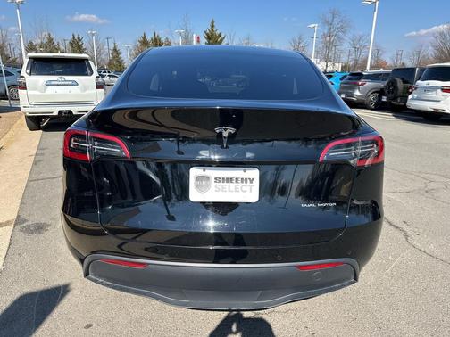 2022 Tesla Model Y Long Range Dual Motor All-Wheel Drive