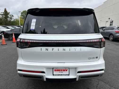 2026 INFINITI QX80 Luxe