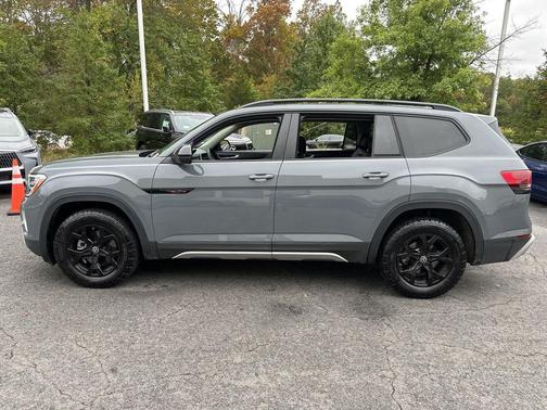 2024 Volkswagen Atlas 2.0T SE w/Technology 4MOTION