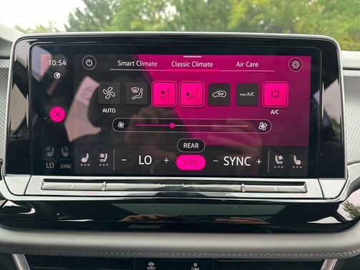 2024 Volkswagen Atlas 2.0T SE w/Technology 4MOTION