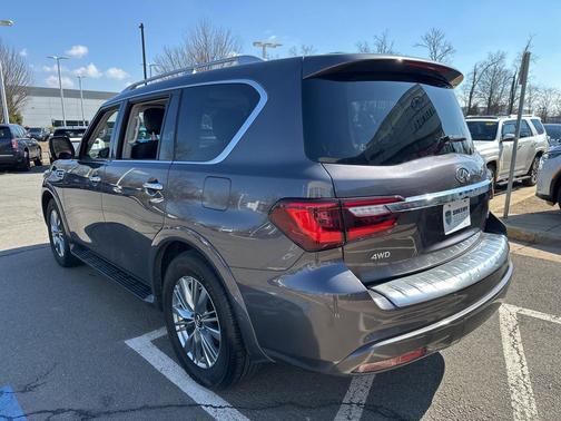 2022 INFINITI QX80 Luxe