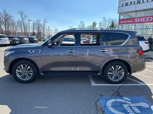 2022 INFINITI QX80 Luxe