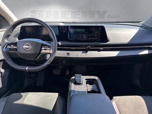 Boulder Gray Pearl/Black Diamond Pearl 2024 Nissan ARIYA EVOLVE+