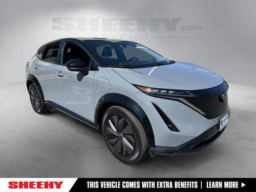 Boulder Gray Pearl/Black Diamond Pearl 2024 Nissan ARIYA EVOLVE+