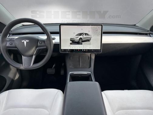 2022 Tesla Model Y Long Range Dual Motor All-Wheel Drive