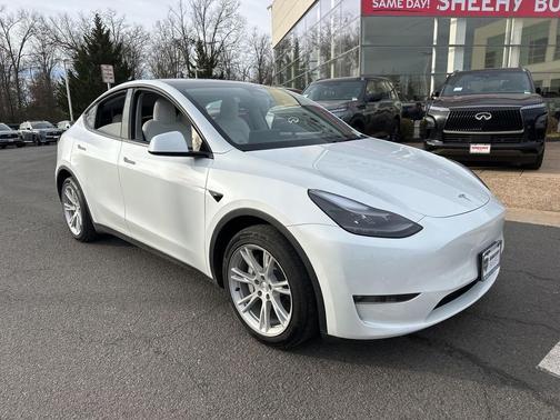 2022 Tesla Model Y Long Range Dual Motor All-Wheel Drive