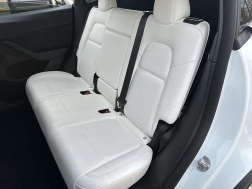 2022 Tesla Model Y Long Range Dual Motor All-Wheel Drive