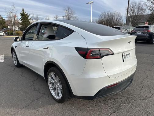 2022 Tesla Model Y Long Range Dual Motor All-Wheel Drive