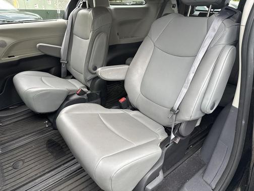 2022 Toyota Sienna XLE 7 Passenger