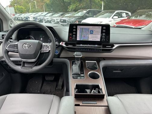 2022 Toyota Sienna XLE 7 Passenger