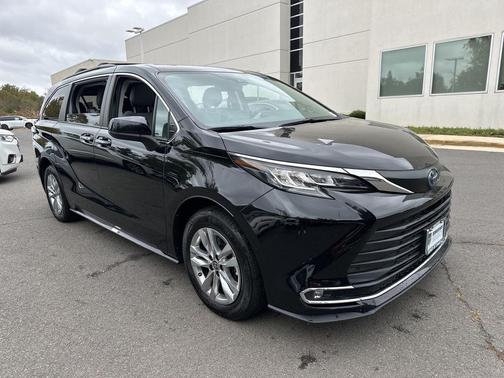 2022 Toyota Sienna XLE 7 Passenger