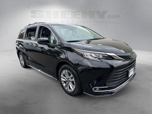 2022 Toyota Sienna XLE 7 Passenger
