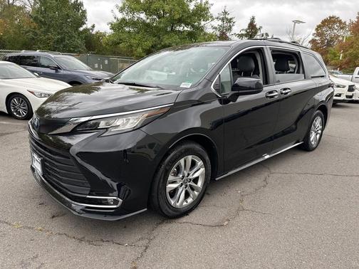 2022 Toyota Sienna XLE 7 Passenger