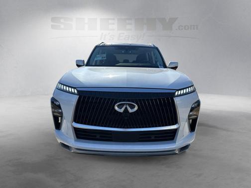 Radiant White 2026 INFINITI QX80 Luxe